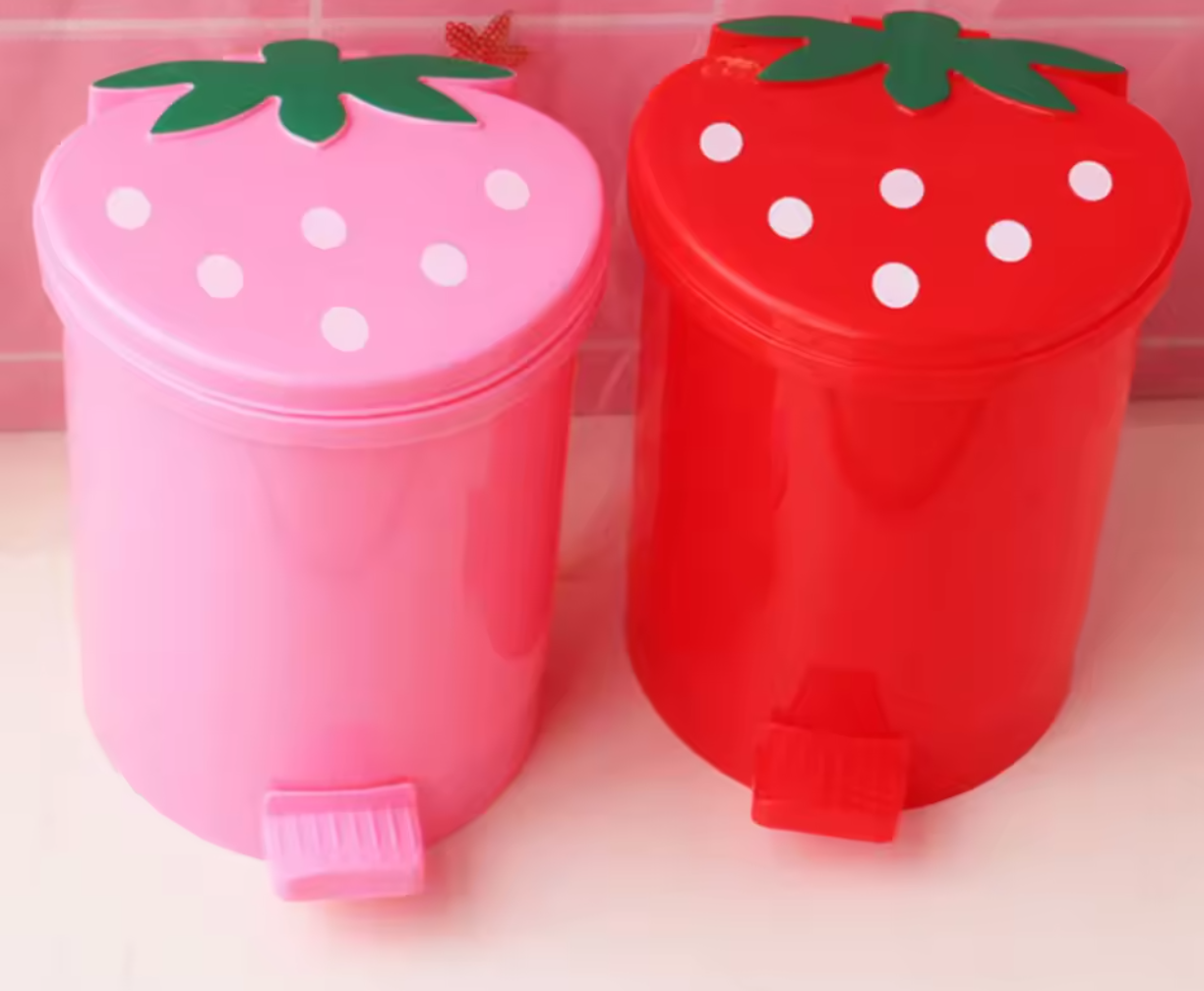 Cute Mini Covered Sealed Trash Can, Strawberry Pop-Up Mini Trash Bin, Household Desktop Waste Storage Bin